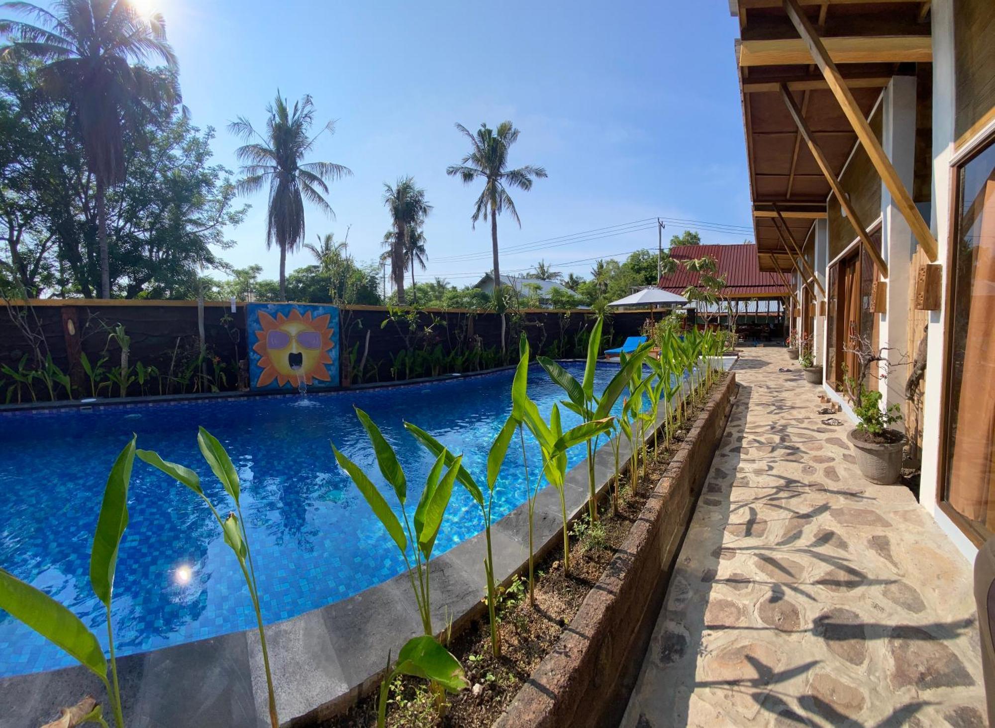 Sun Resort Гили Траванган Экстерьер фото