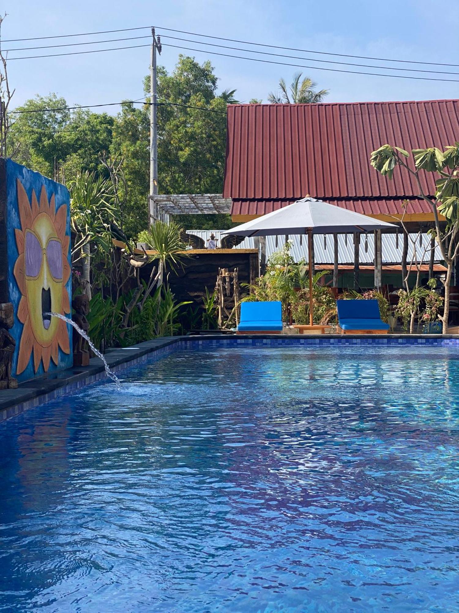 Sun Resort Гили Траванган Экстерьер фото